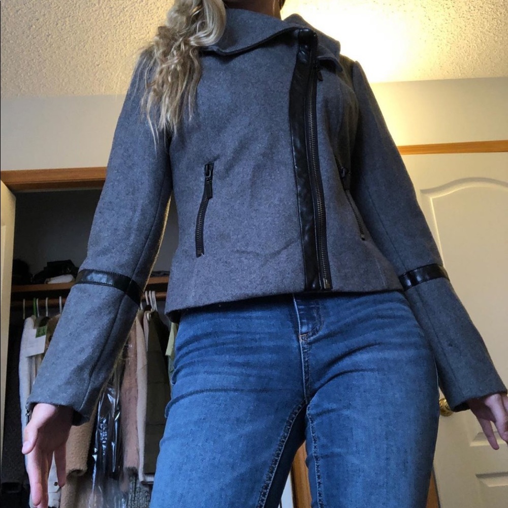 Guess Cropped Wool Jacket - Picture 2 of 3